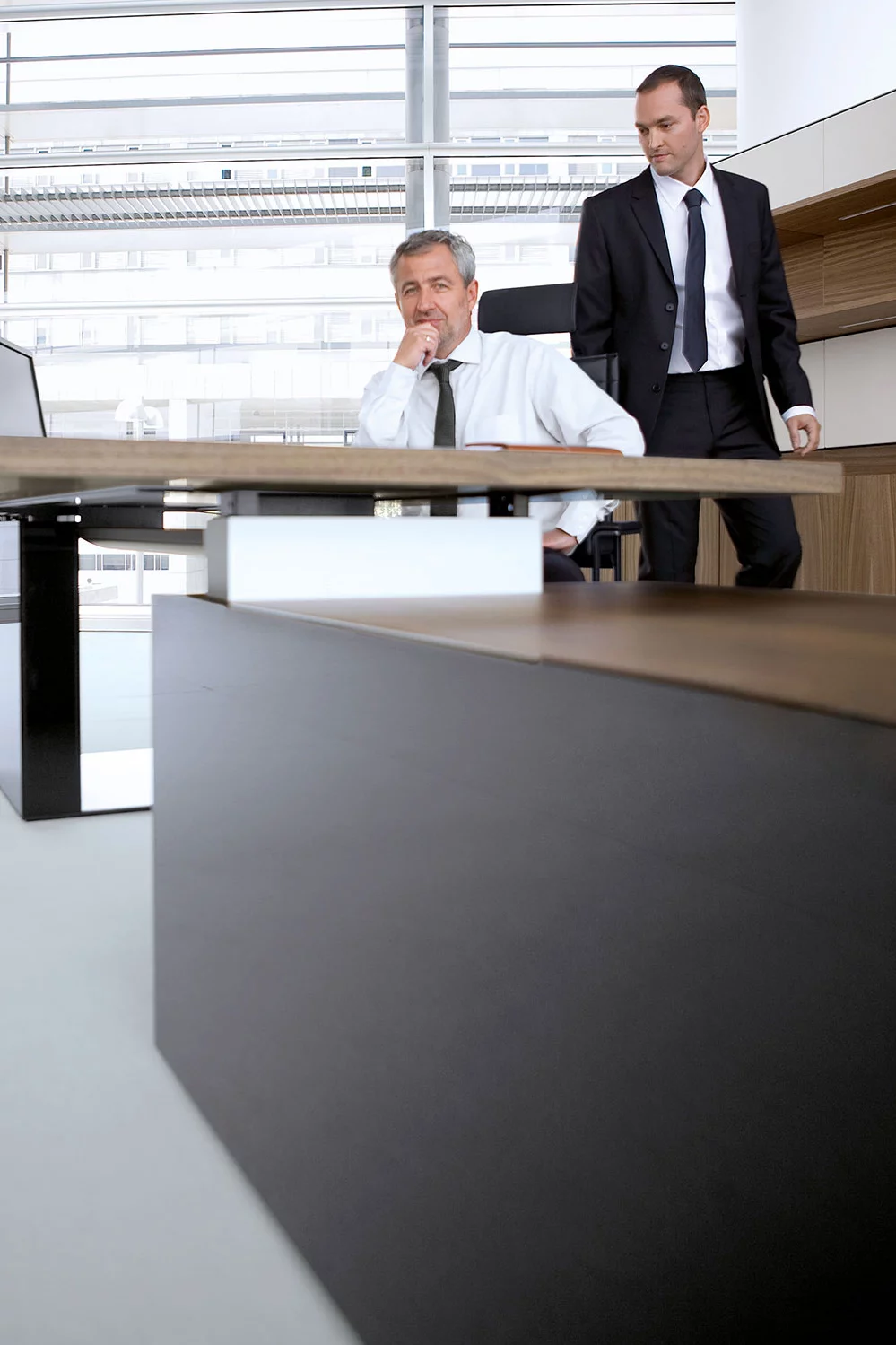 p2-management, Premium Schreibtisch, Bene Büromöbel, Bild 3