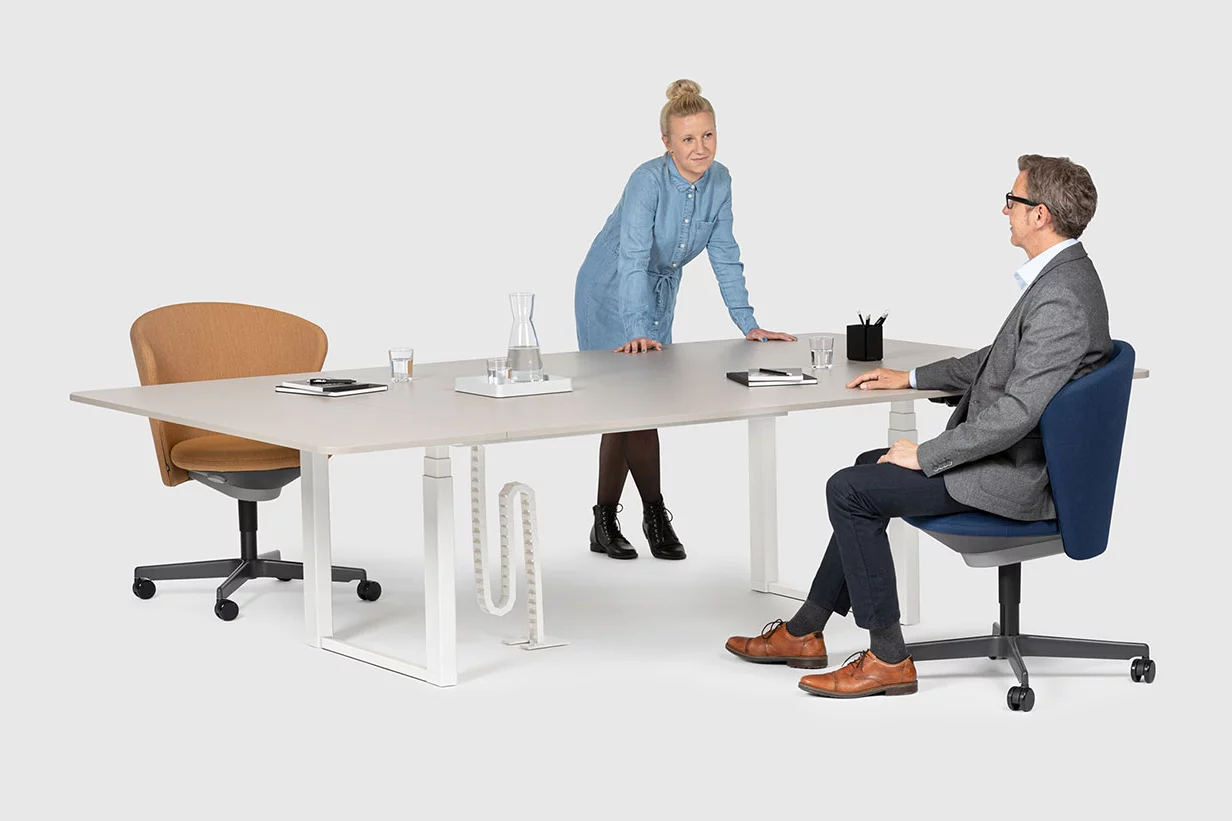 level-lift-pure-meeting-quatttro, (Electrically) height-adjustable Meeting table,, Bene Office furniture, Image 2