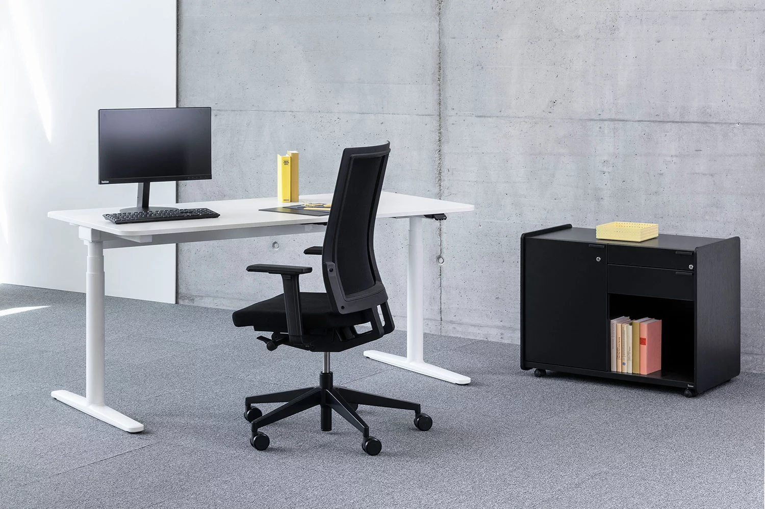 B_RUN, with castors pholstered height adjustable swivel base Without armrests With armrests Office swivel chair, Bene Office furniture, Image 2