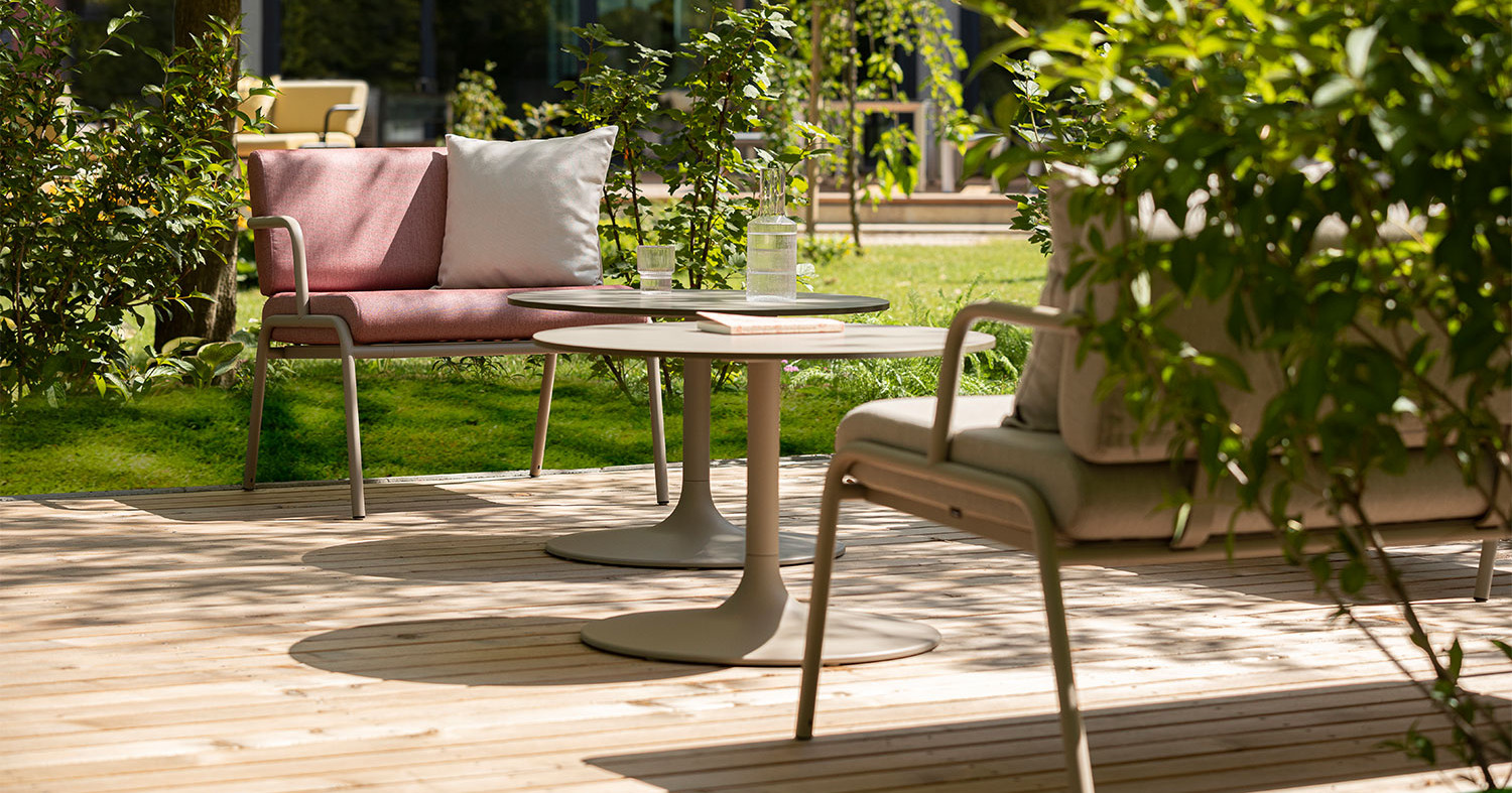 Outdoor Möbel fürs Büro » wetterfeste & langlebige Büromöbel für draußen