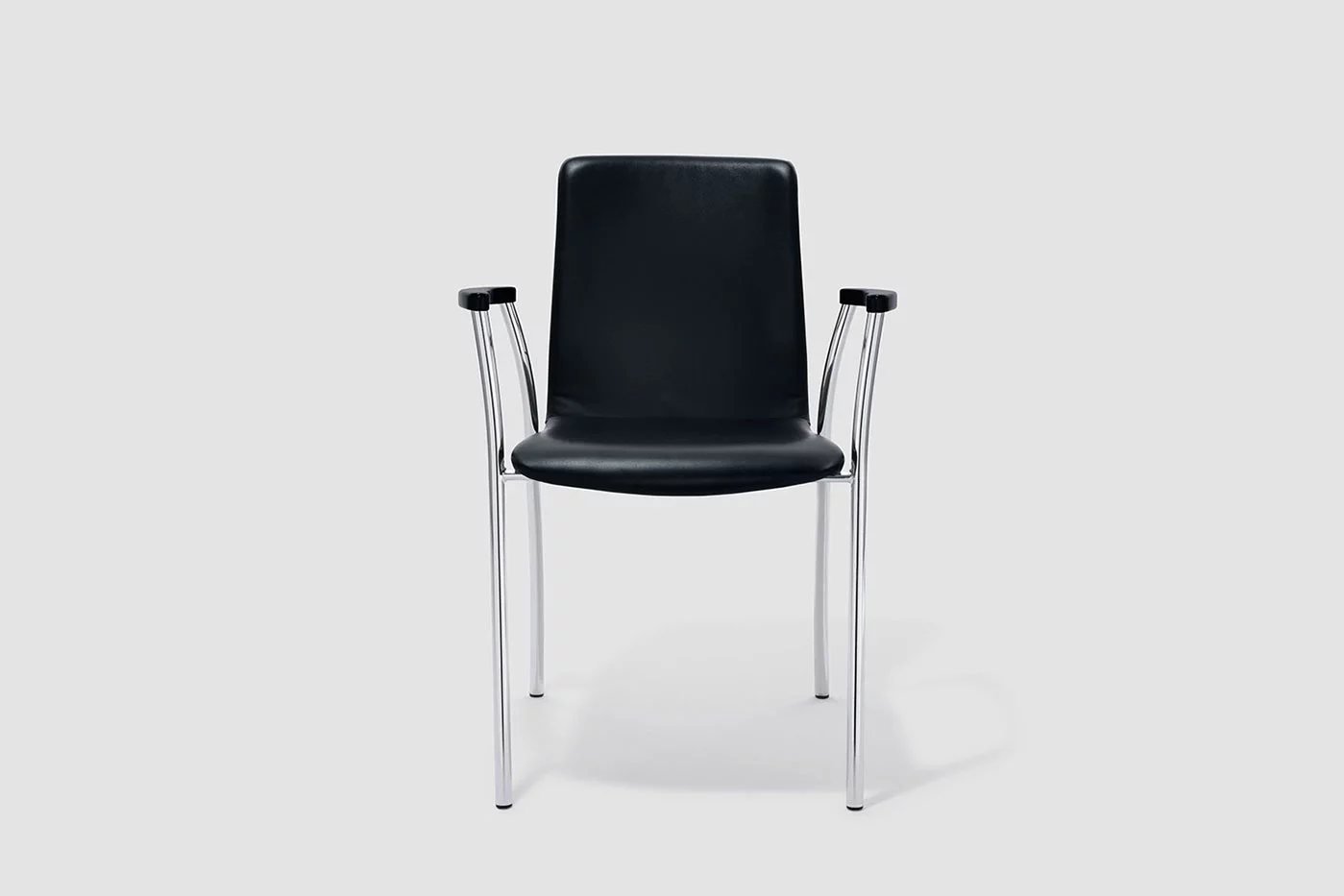 KIZZ, 4 Fuß  gepolstert mit Armlehne ohne Armlehne stapelbar ungepolstert Verkettbar Stuhl, Bene Büromöbel, Bild 1