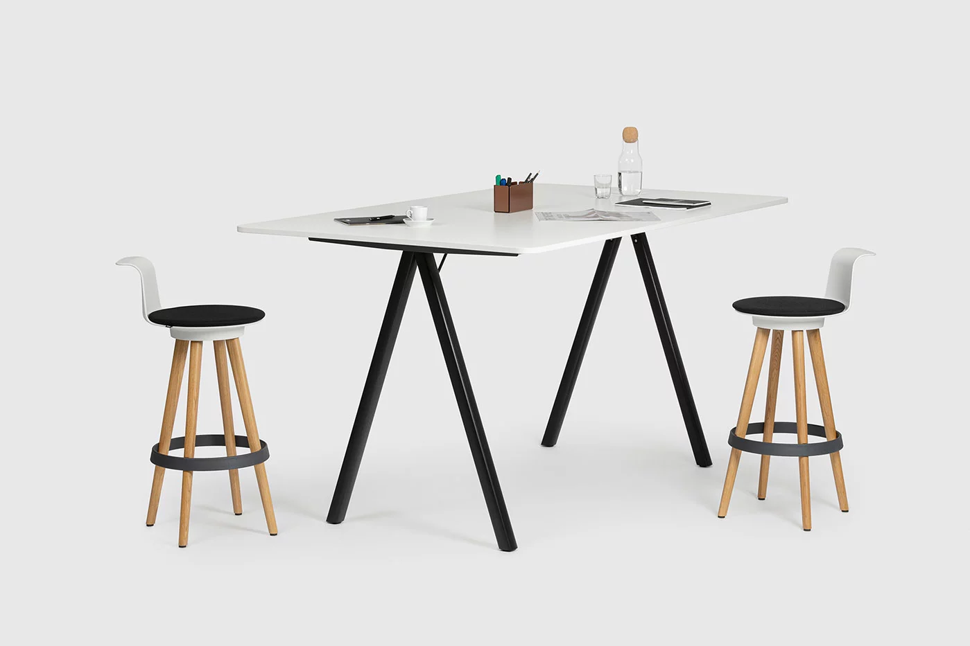 delta-pure-meeting-high,Hauteur debout Table de séminaire, meubles de bureau Bene, Image 3