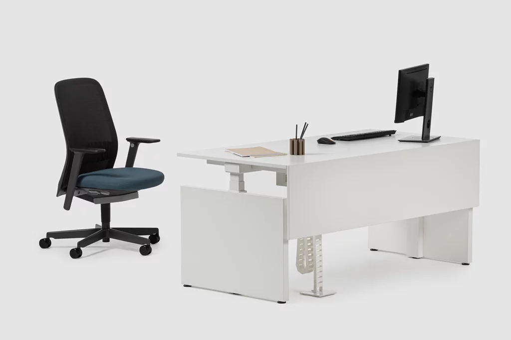 CLASSIC Lift, (Electrically) height-adjustable Desk, Bene Office furniture, Image 2